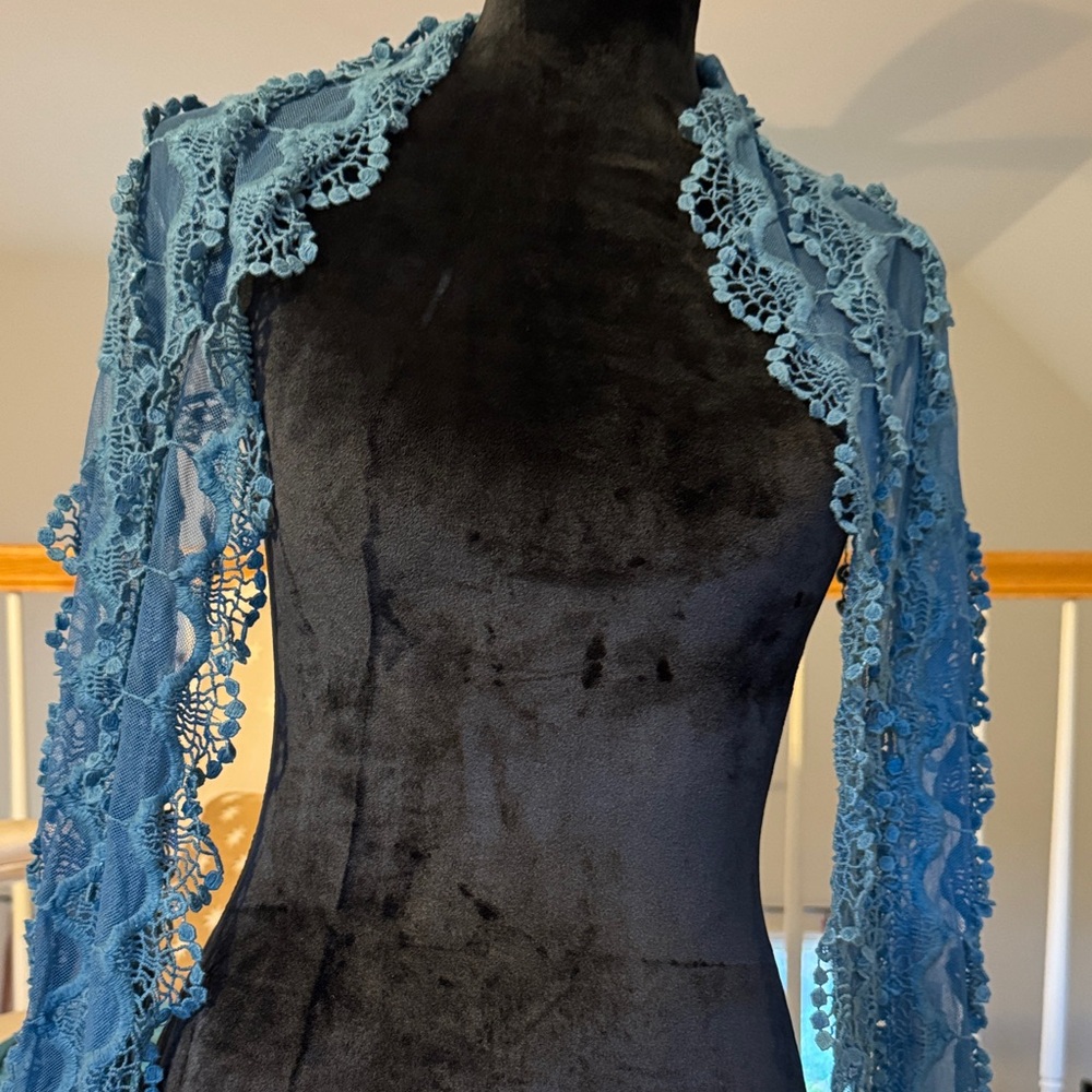 Young essence, indigo blue lace scarf